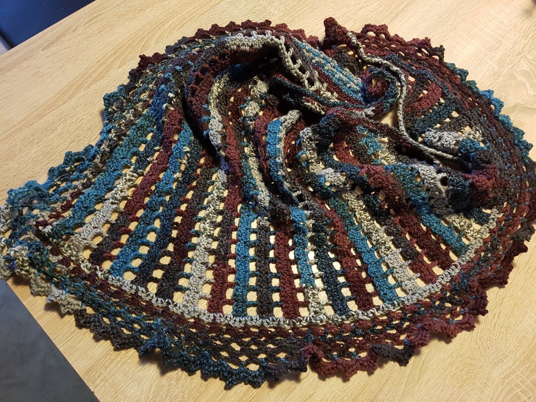 "Emely" zauberhaftes Häkeltuch / Halsschmeichler