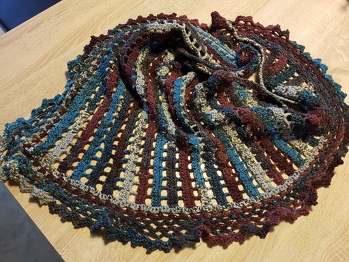 Mit 6fach Sockenwolle ruckzuck gehäkelt. Geht echt schnell von der Hand, aber macht Spaß zu arbeiten!