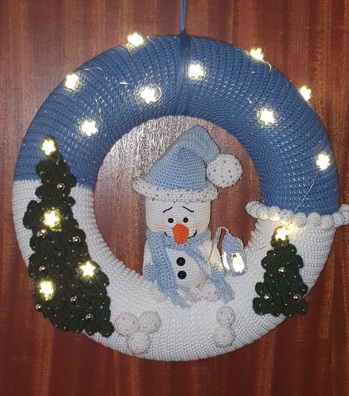 Ich hatte die Anleitung der Tannenbäume wegen gekauft. Die Anleitung war nicht eindeutig, aber mit Hilfe des Internets hat es geklappt.