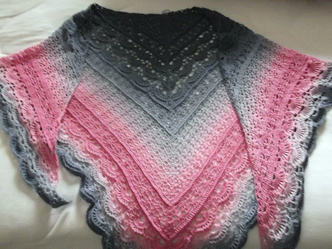 Storia infinita - Häkelanleitung für ein klassisches Dreieckstuch