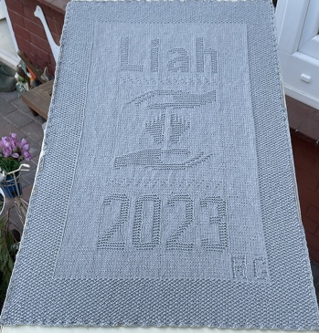 Die Decke ist fertig, das Baby wird aber erst Anfang Juni erwartet. Die Anleitung ließ sich gut nacharbeiten und hat Spaß gemacht