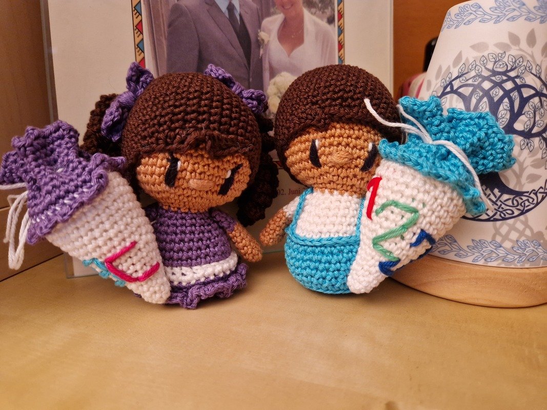 Häkelanleitung Schulmädchen &amp; Schuljunge mit Schultüte - Schulkinder