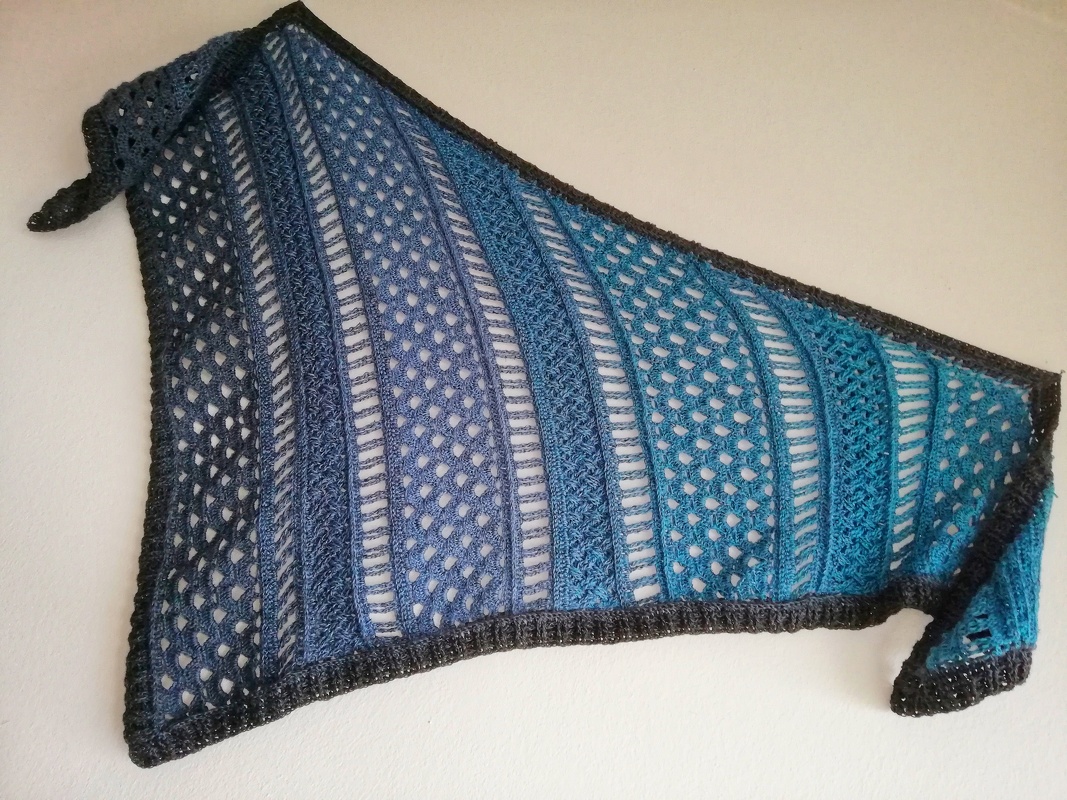 Crochhet Pattern Triangular Scarf "Endeis"