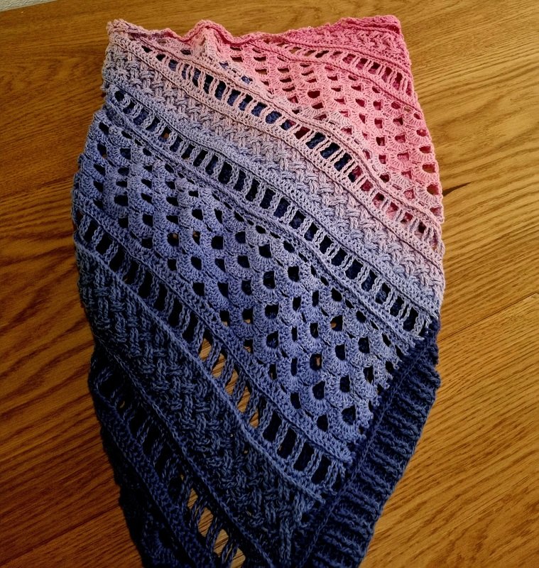 Crochhet Pattern Triangular Scarf "Endeis"