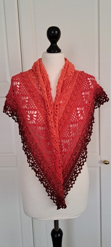 Crochet Pattern Triangular Scarf "Leukone"