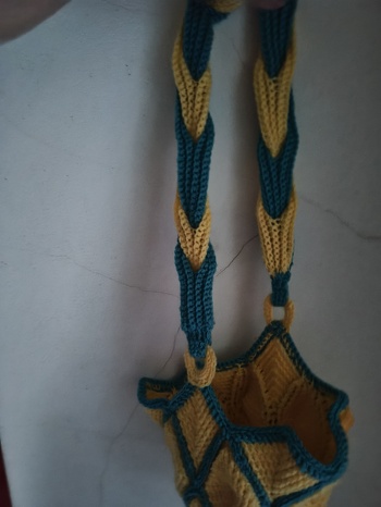 Dies ist meine zweite Tasche, deutlich kleiner  und schon mit phantasie geschmückt. Die Anleitung ist einfach super.