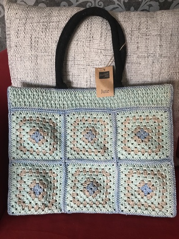 Klasse Anleitung. Dies ist Tasche Nr.2. Ich habe allerdings eine fertige Jutetasche als Innenleben eingearbeitet