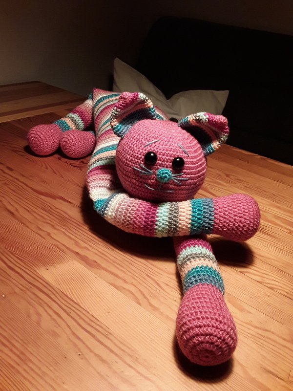 Häkelanleitung Kuschelkissen Regenbogenkatze