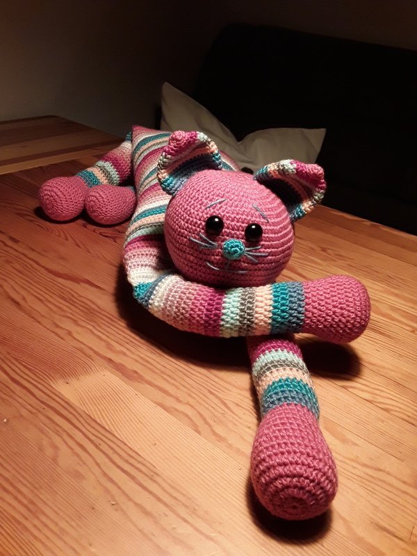 Häkelanleitung Kuschelkissen Regenbogenkatze