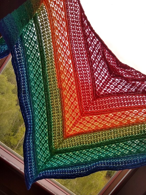 Mad Milano - Häkelanleitung luftiges Dreieckstuch