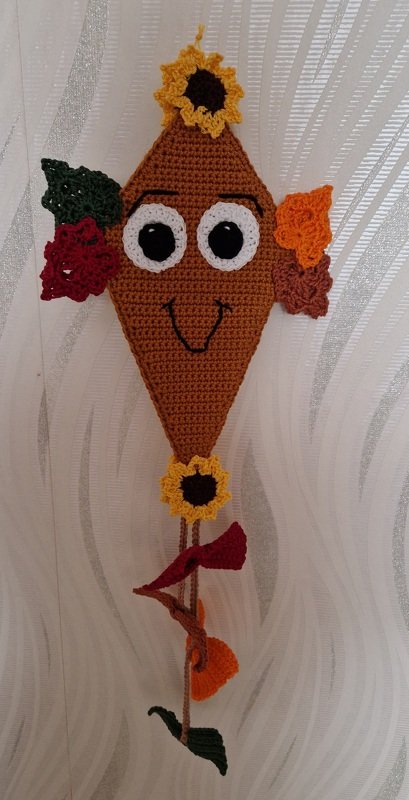 Autumn kite hanging decoration for doors &amp; walls - easy from scraps of yarn