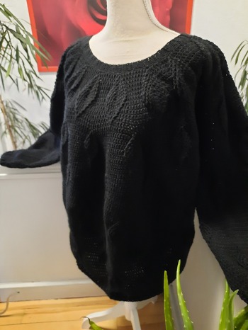 Mein Pulli aus dicker Wolle, perfekt für den Winter.