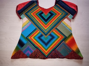 Rücken- und Vorderteil sind von der Form her identisch. Kann ich also beidseitig tragen.