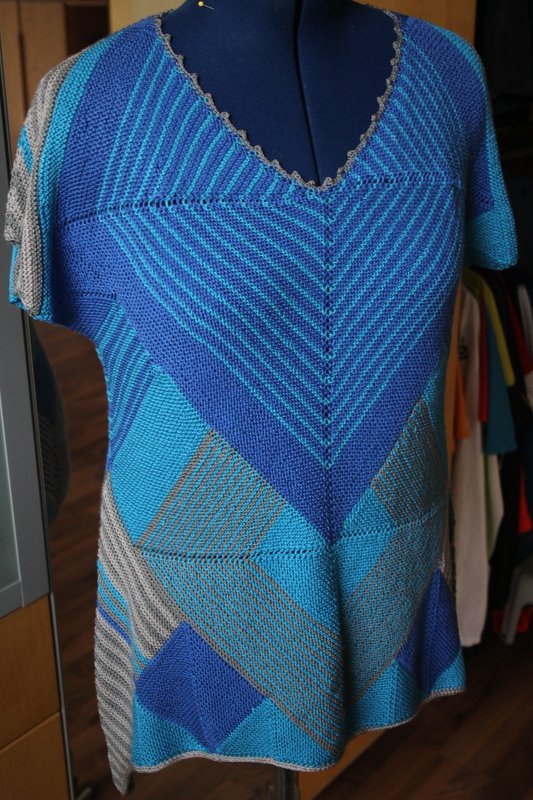 "Karl" the sleeveless V-neck-tunic