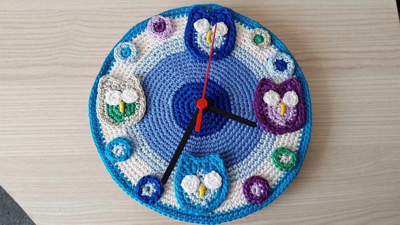 Gehäkelte Wanduhr &quot;Eulenzeit&quot;