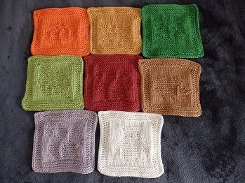 Die kleinen Untersetzer waren sehr schnell gestrickt. Allerdings werden sie bei mir dann später zweckentfremdet 😉
