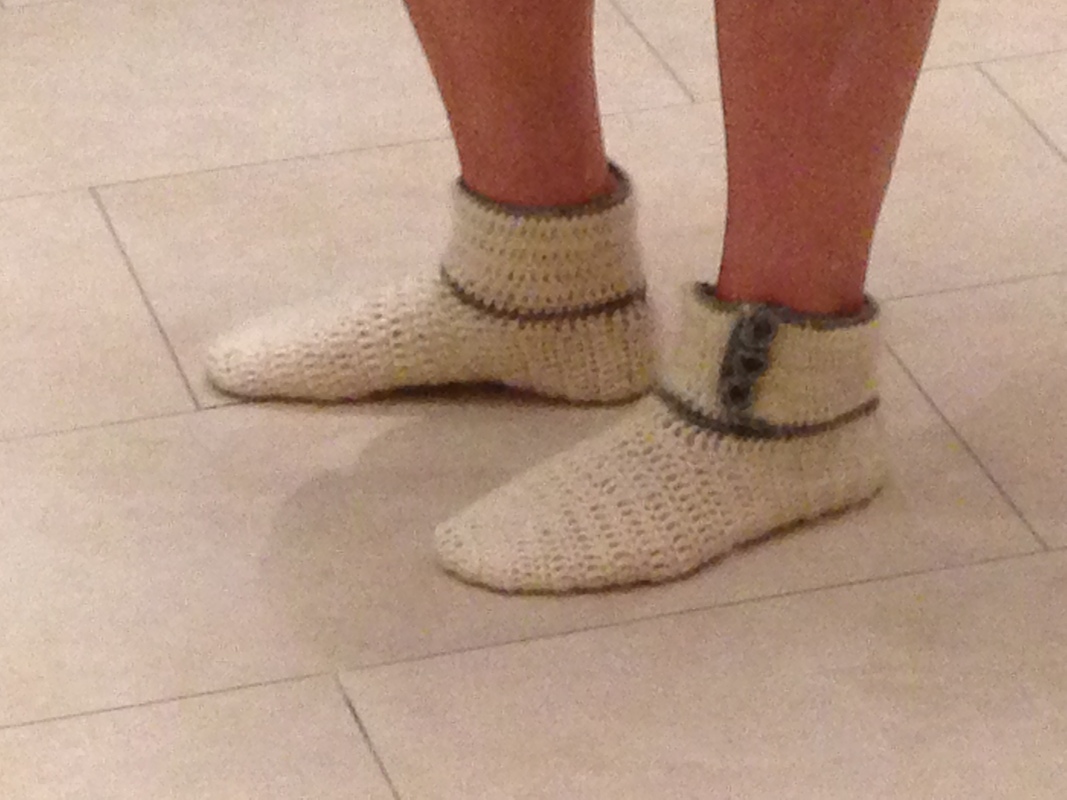 Warme und schnell gehäkelte Haussocken (Gr. 36-43) | Kostenlos