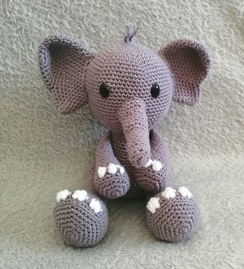 Ein kleiner süßer Elefant!!!
Wieder einer aus der Mini-Serie von MamaLela!