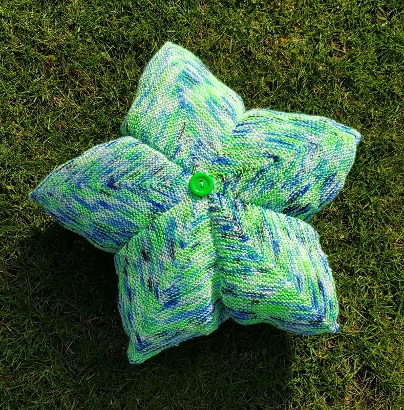 Sternenkissen - Strickanleitung - Kuschelkissen