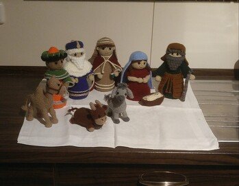 Die Krippe baue ich im Sommer.
Eine wirklich detaillierte Anleitung. Einfach Spitze.
Arbeite sehr gerne nach Deinen Vorgaben. Danke