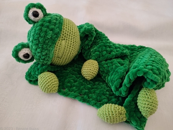 Bei mir kommt an Ostern nicht der 🐇, sondern ein 🐸. Er wurde nach dieser Anleitung gearbeitet, mit einem tollen Ergebnis.
Vielen Dank. 🥰