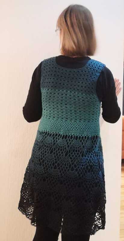 Woolly Hugs Kleid Unique, luftig für darüber mit tollen gehäkelten Ärmeln