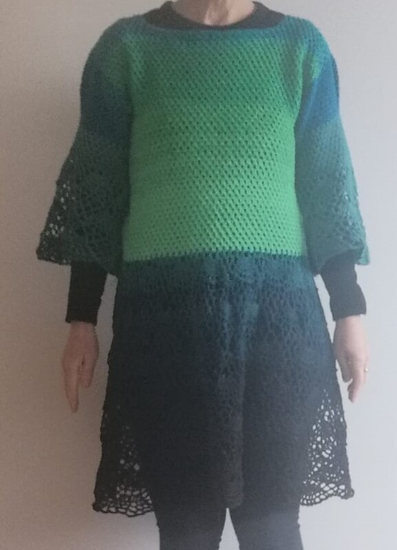 Woolly Hugs Kleid Unique, luftig für darüber mit tollen gehäkelten Ärmeln