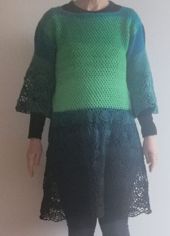 Der Ärmelschnitt und der Farbverlauf hat mir nicht gefallen, deswegen habe ich das Oberteil noch einmal aufgetrennt.