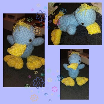 Die Anleitung war gut verständlich und die kleine Ente war ruckzuck fertig.
Die neue Besitzerin hat sie Lilli getauft.