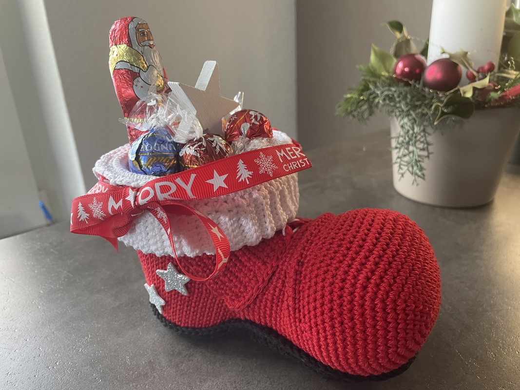 Crochet Pattern " Set of Santa boot and Elf Shoes"