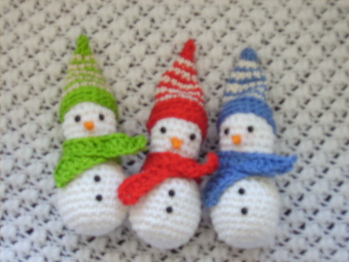 Wunderbare Anleitung die sich gut umsetzen ließ, die Schneemänner waren Anhänger an den Weihnachtsgeschenken