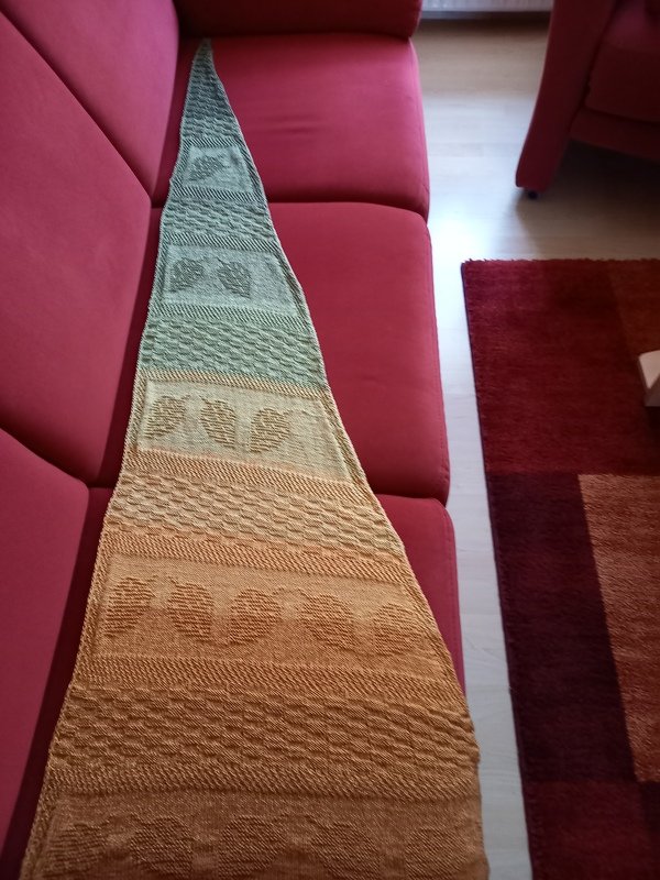 Strickanleitung Tuch "Blätterreigen"