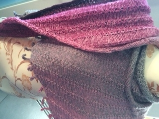 Nach den typischen Erstlingswerken wie Topflappen, nun das erste Großprojekt nach einer tollen Anleitung. Ich ab wohl in der Lochreihe irgendwas net ganz verstanden, aber ich finds trotzdem toll und freu mich riesig. :-)