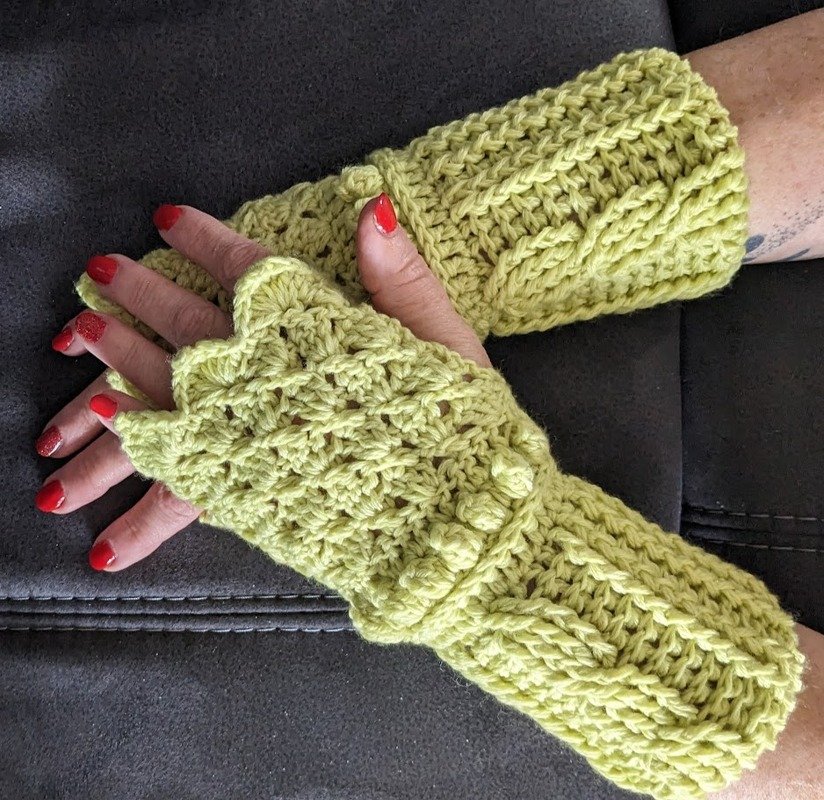 &quot;Joka&quot; - der Drachenschwanz - Häkeltuch Anleitung mit passenden Stulpen