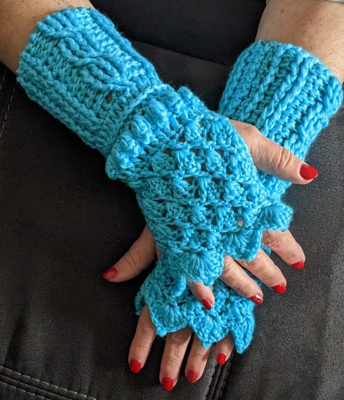 &quot;Joka&quot; - der Drachenschwanz - Häkeltuch Anleitung mit passenden Stulpen