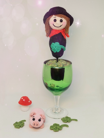 Anleitung ist super ausführlich erklärt und  macht das nachhäkeln sehr einfach. Hat sehr viel Spaß gemacht.
(Anleitung Pilz.....Küstenmasche....hier bei Crazypatterns )