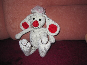 Mein Erwin hat Taschenformat- 23cm. Fest gehäkelt mit Acrylwolle (133m auf 50g).