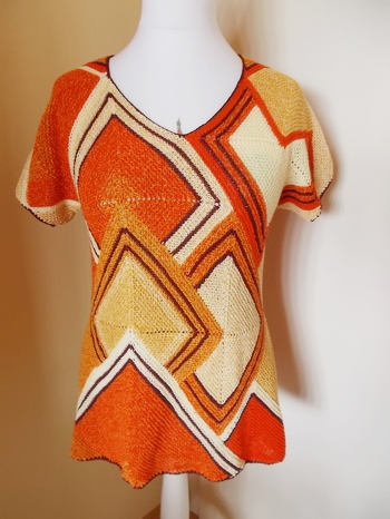 In diesen Farben ist es jetzt mein Lieblings-Karl. Eine super Anleitung, die zweimal viel Spaß beim Stricken gemacht hat. Das ist er von vorne.