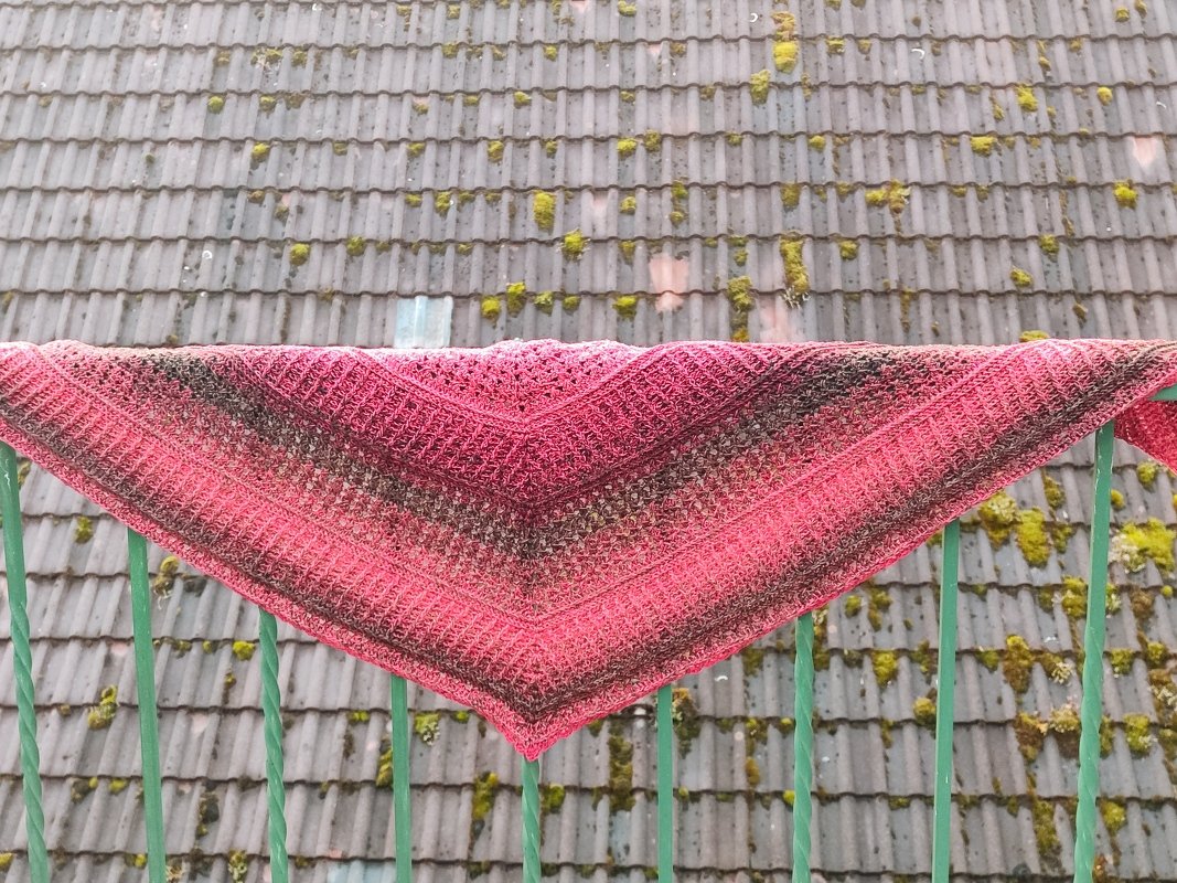 Smart Sue - Häkelanleitung flaches Dreieckstuch