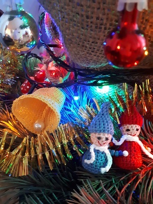 das Glöckchen geht wirklich schnell zu häkeln. Macht sich gut am Weihnachtsbäumchen. Danke für die ausführliche AL.