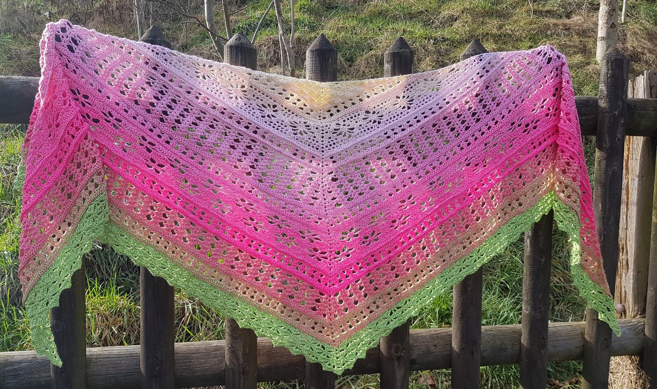 Crochet Pattern Flat Triangular Scarf "Graia"