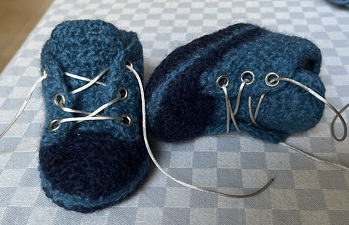 Ich bin einfach nur begeistert. Habe sofort Garnnachschub besorgt. Vielen dank für die wahnsinnig tolle Anleitung