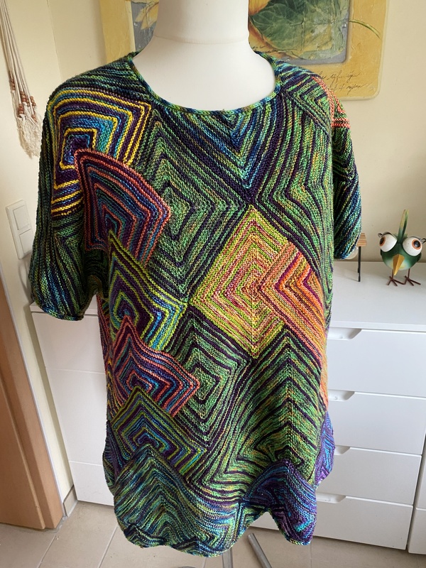 Karl Nr.5, Tunika mit Zackenrand