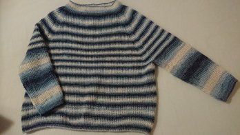 Hi, super tolle Anleitung. Habe nur Bündchen an Ärmeln und Körper gestrickt. War mir anders zu weit.