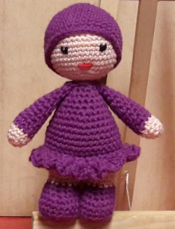 War sehr einfach. Als Schlüsselanhänger finde ich es allerdings zu groß.
Eher  als Taschenbaumler oder Spielzeug geeignet.
Größe aus Baumwolle (125m - 50g) ca 15 cm.
Aber hat Spaß gemacht!
Danke für die Anleitung!!!