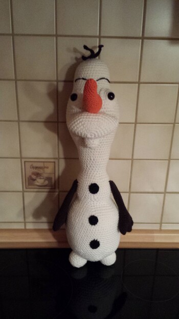 Das Häkeln von Olaf verlief problemlos. Mein Neffe ist stolz auf seinen Kuschelolaf.