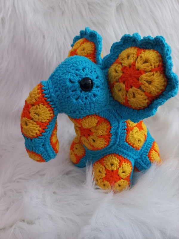 Emil der Baby-Elefant mit African Flowers als PDF Häkelanleitung