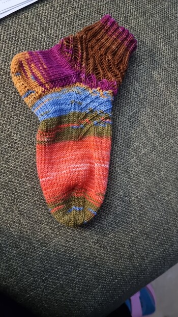 Es war fantastisch diese Socken nach der tollen Anleitung zu stricken, Nr 1 ist fertig