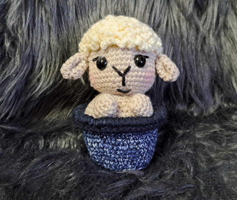 Easter friends amigurumi: bunny, chick and sheep (Crochet pattern)
