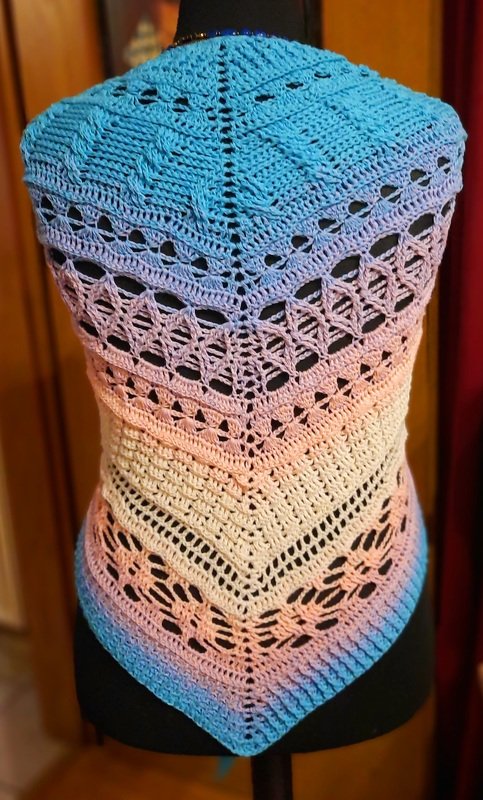 Triangular scarf „Chaloma BE“ – Crochet Pattern